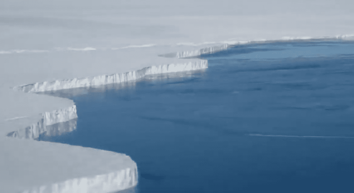 Image of the ice wall in Antarctica, believed by some to be the edge of the flat Earth