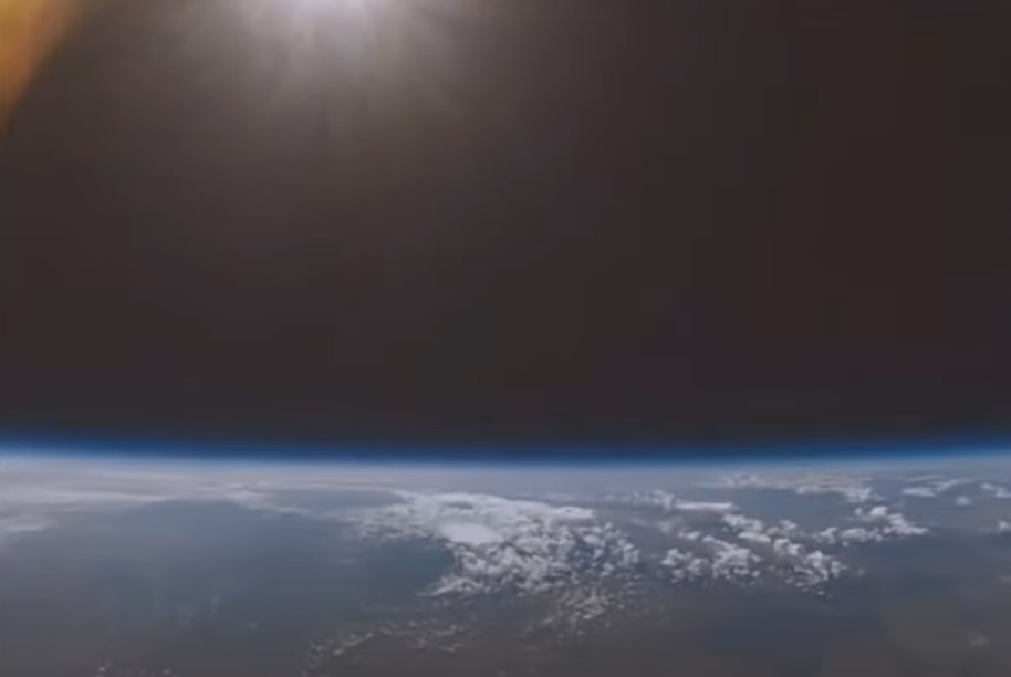 Flat horizon as seen from above, debunking the myth of a concave Earth.